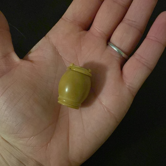 Red beaded necklace with cross on it - comes with small holder - Picture 10 of 10